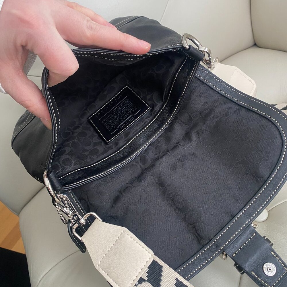 SOLD!!! Vintage Coach Soho Flap Bag 7843 | Black Glove-Tanned Leather | Y2K - Picture 3 of 9